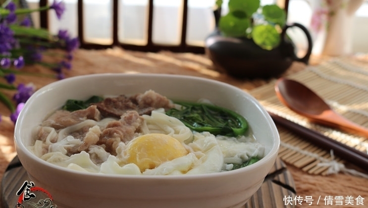 这几样食材搭配煮面,营养丰富汤很鲜,补气血,早餐常备
