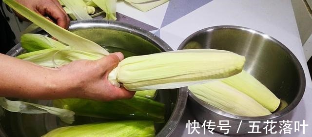 清水|煮玉米时，最忌用清水直接煮，多加2味，玉米又香又糯，很实用！