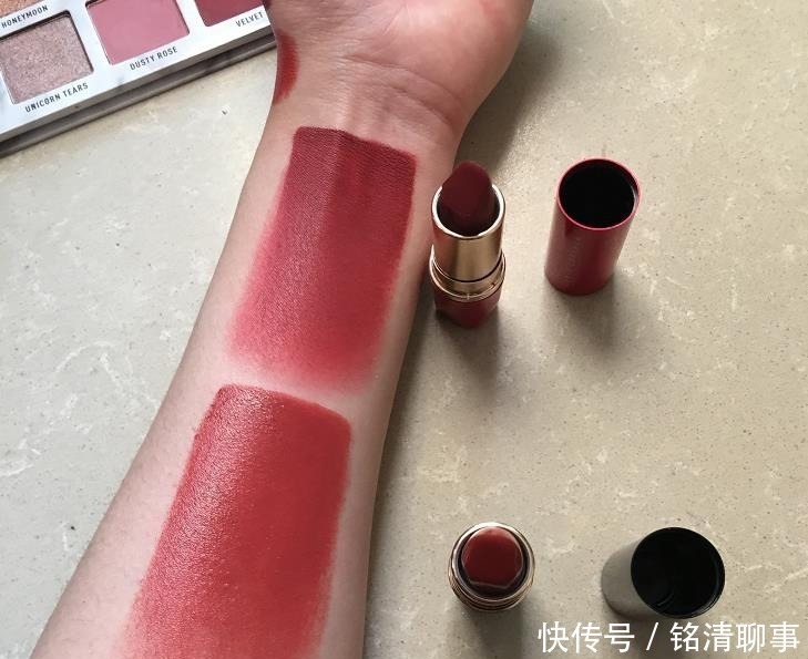 有种炫富叫口红试色,手背、手臂都不算啥,直接换肤才叫厉害