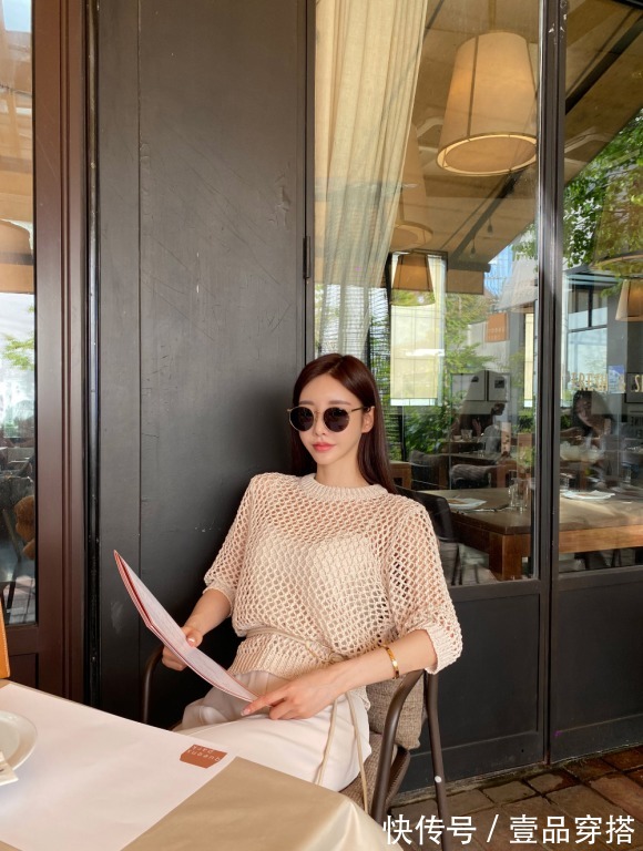 蜂蜜甜杏|女神孙允珠高清时尚搭配:蜂蜜甜杏网纱曼哈顿绅士上衣