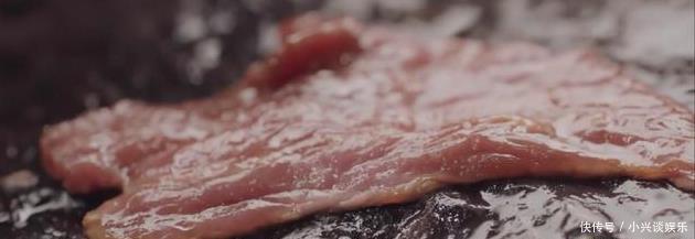 汪涵|汪涵石头上烤肉,李诞嫌脏不吃,陈赫吃肉的表情说明一切