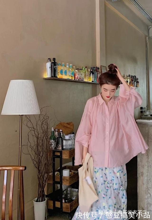 粉色 谁说粉色“老气”其实百搭又耐看，这么穿简直美呆了