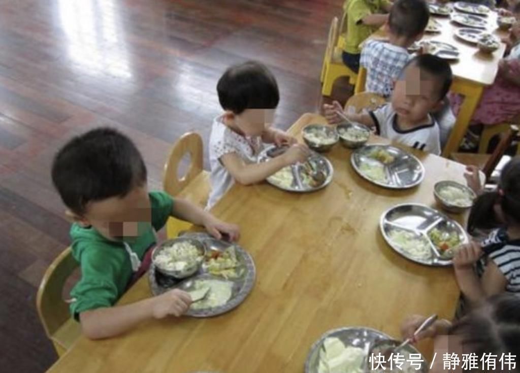 妈妈|孩子在幼儿园饭量增大,看到老师拍的午餐照后,妈妈备受打击