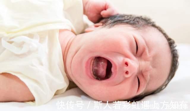 大人|宝宝喜欢被抱着到处走,大人一坐下就哭闹,这是怎么回事别嫌烦