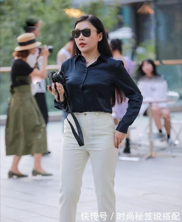 格子裙|简单版的瑜伽裤穿起来很自然的风格,带来高瘦的视觉感!