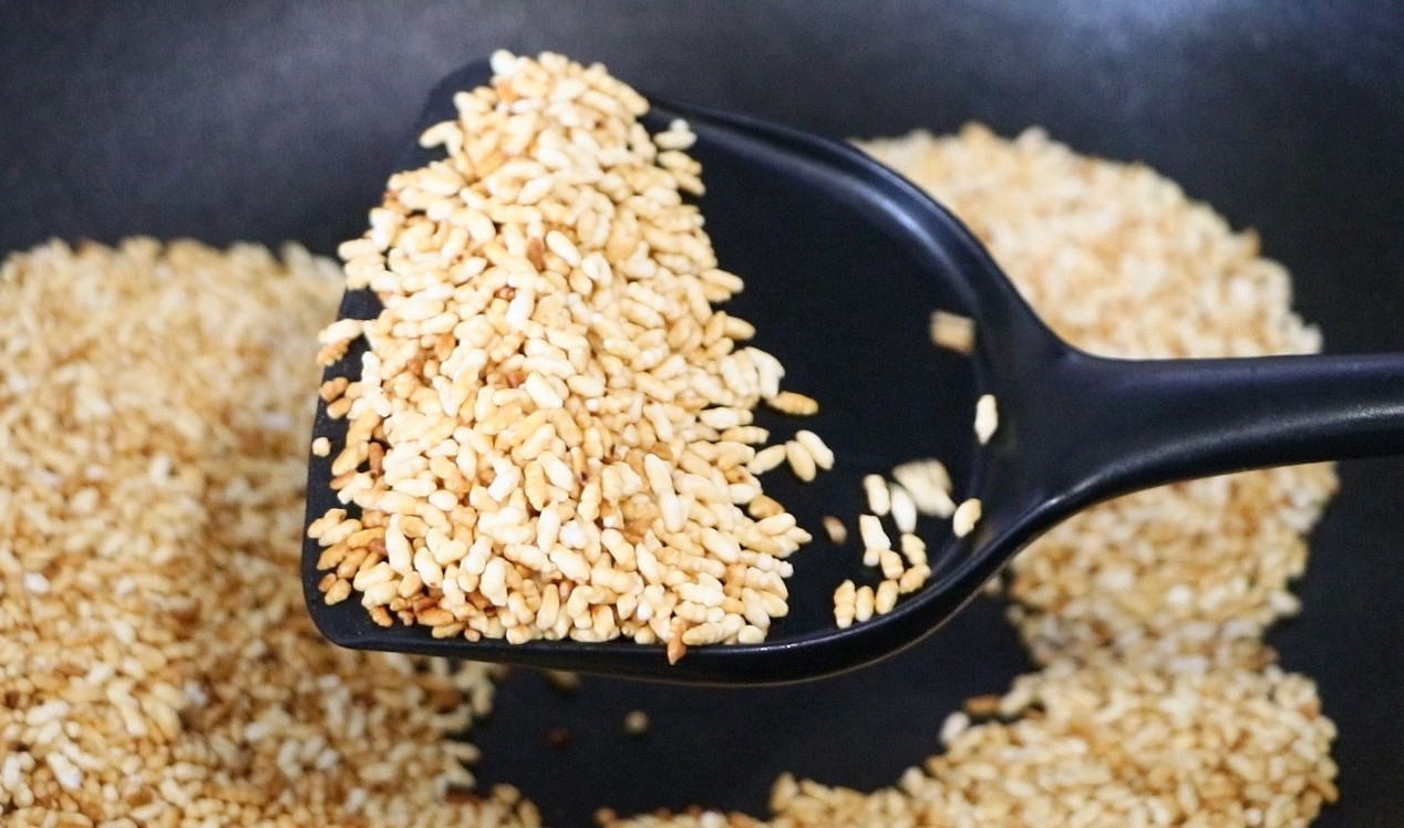 年夜饭，猪肉这样做赛过粉蒸肉！加上两个鸡蛋，小孩抢着吃它