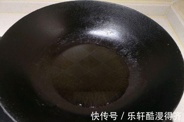 没胃口,教你一道超级下饭的菜,剁椒圆白菜,清爽开胃,能吃两碗