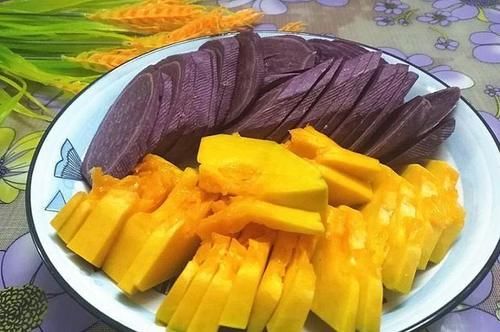 紫薯南瓜饺子包，咬一口就爆浆，鲜香入味，一口气吃3个都不够