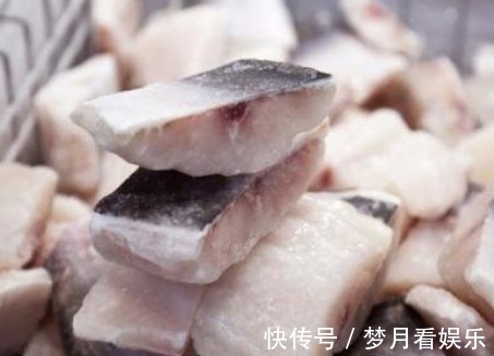 清洗干净|不管解冻什么鱼，千万不要用水泡，只用1招，和刚买的活鱼一样鲜