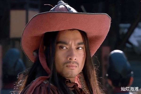 此人手持溜金镋,战平梁山五虎将,活捉鲁智深武松李逵穆弘