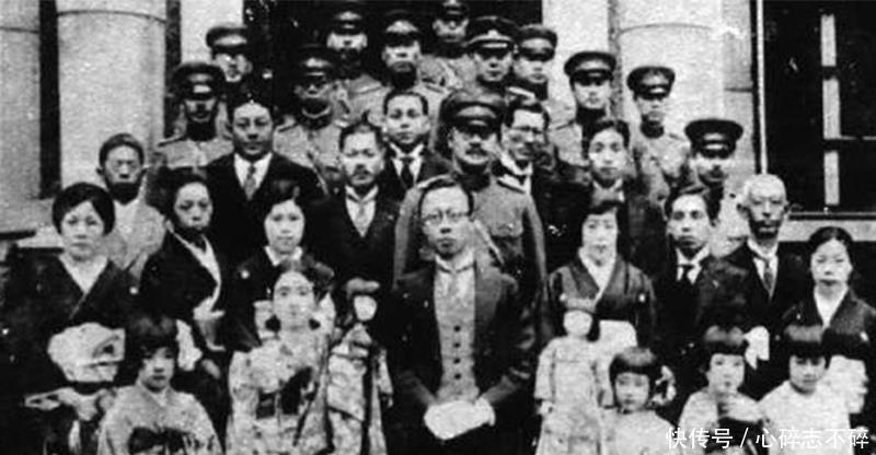 苏联|退休后的溥仪有多少财产现在货币换算后,堪称当时“世界首富”!