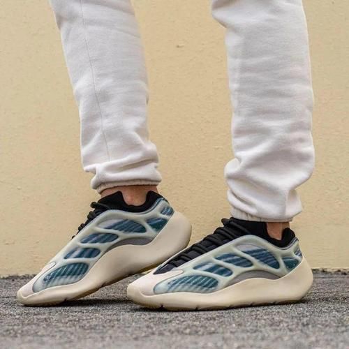 小程序突袭登记！Yeezy 700＂杰尼龟头＂配色发售，炒价2k多？