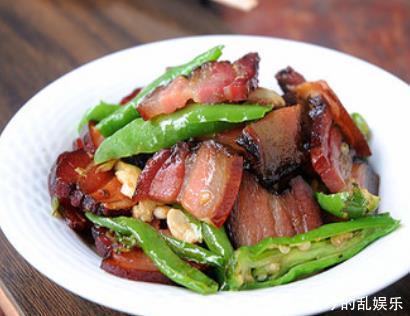 焯水|炒腊肉时,冷水泡还是上锅蒸?都错了!难怪腊肉又硬又咸不好吃