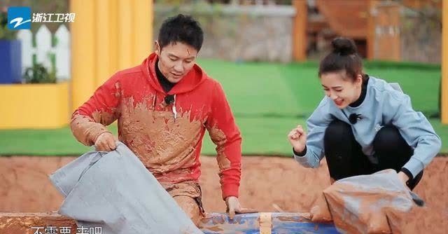 李晨 《奔跑吧5》baby很卖力,宋雨琦玩游戏摆明星架子,还偷袭baby