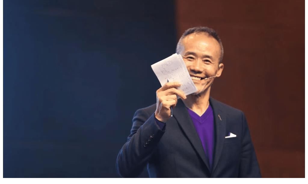 71歲王石吃播首秀，評論區(qū)滿是質(zhì)疑：這么大年紀(jì)還博關(guān)注，圖什么