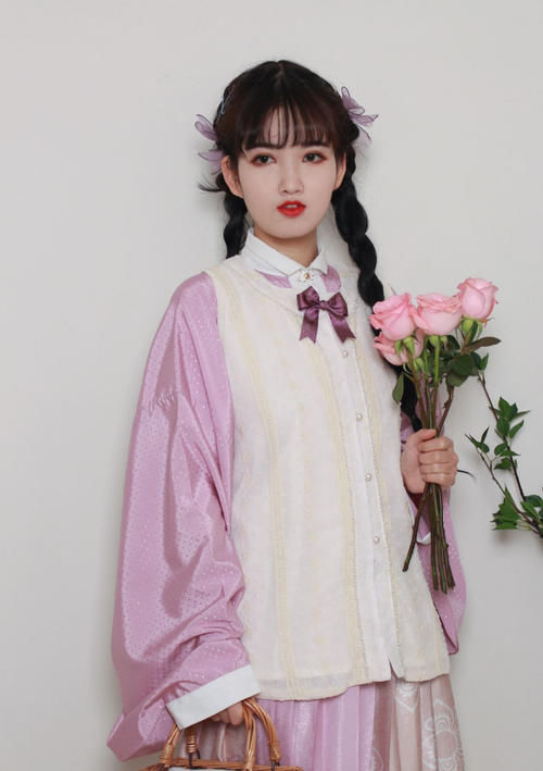 穿汉服不一定要配古风发髻，这几种简约发型也很好看，时尚又减龄