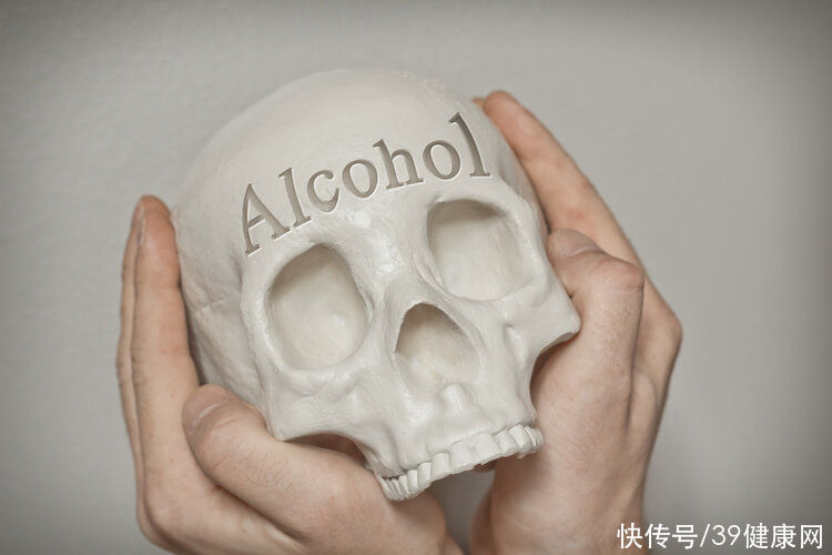 双硫仑|“酒后头孢”和“头孢后酒”,结局大不同!二者相隔多久才安全?