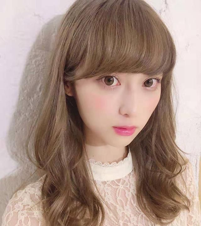 刘海|35岁左右女人适合什么发型?三组时尚减龄的日系发型,简单显气质