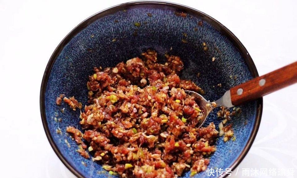 萝卜馅饺子,有人焯水有人直接包?都错了,这样做没异味还特别鲜