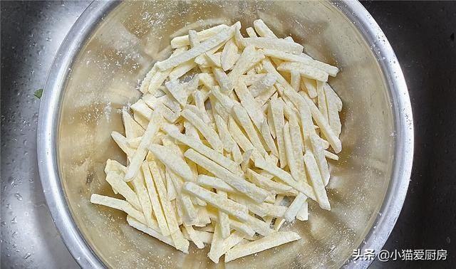 土豆条|饭店里卖几十元的香辣土豆条美食,教你在家自己做,几块钱搞定