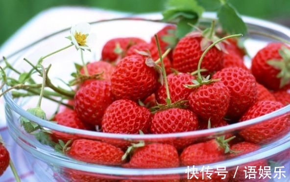 食物|女人不想变老,不妨多吃三种食物,延缓衰老,脸蛋又滑又嫩