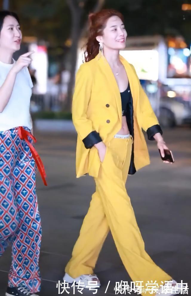 搭配|近期火了一种搭配,叫西装+“大爷凉鞋”,白天黑夜燃炸街头!