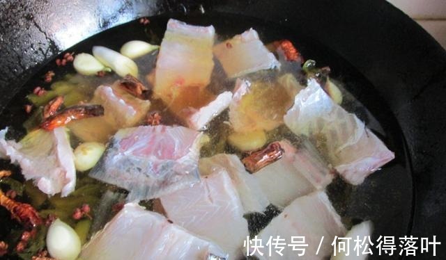 入冬后吃鸡吃鸭不如吃它，8块钱一斤炖一锅暖心暖胃特下饭，鲜香！