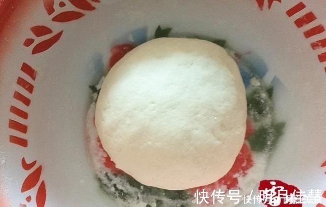 原来做手擀面这么简单，东北婆婆教的这个方法真好用！
