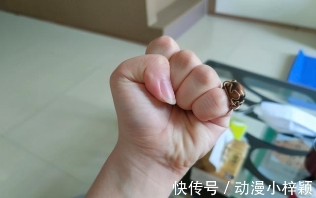 可乐|日本动漫太扯淡,徒手把碳捏成钻石,网友们纷纷玩起了梗