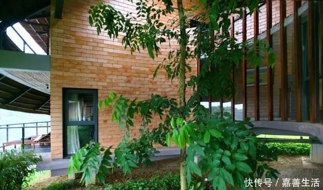 中薪|越南河内湖边民宅,土砖茅草打造的别墅!