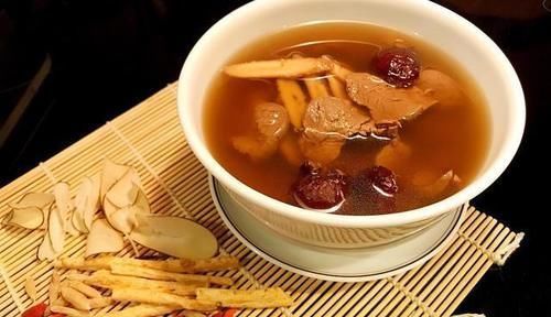 补气|黄芪是个宝,乱喝也不好,喝对了,养肝补肾,滋养气血,美容养颜