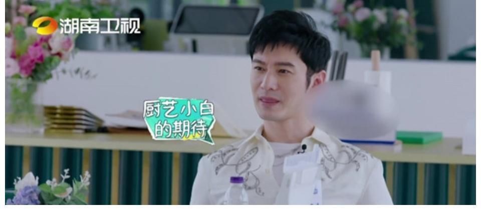 华为二公主姚安娜《中餐厅》首秀与黄晓明尬聊，心情紧张气氛尴尬