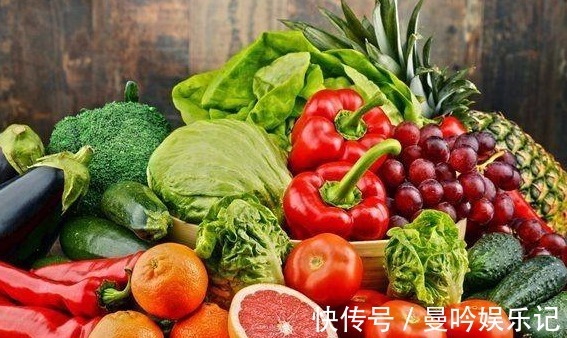 关节|尿酸高的人,常有四个共性,提醒:三个方法,让尿酸蹭蹭往下降