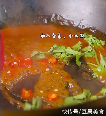 用年夜饭桌有什么？张灯结彩 可以勾住家人的胃