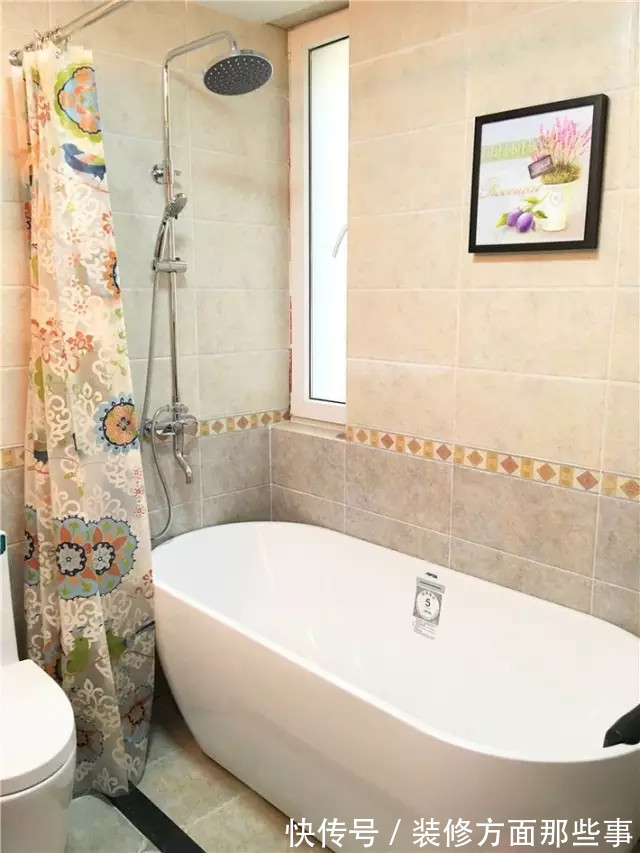 现代风|106平现代风三居室,横木吊顶的走廊将休闲的乡村风味带到室内