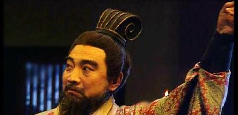 曹操|关羽是五虎上将之首，为何打不过徐晃只因曹操给了徐晃1件东西！