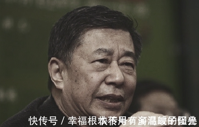 老舍&父亲老舍投湖自尽,他在公园陪遗体坐了一天,一生夹着尾巴做人