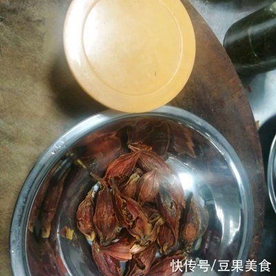 蒜香粉|想要滋阴补血吗？这道烤兔少不了
