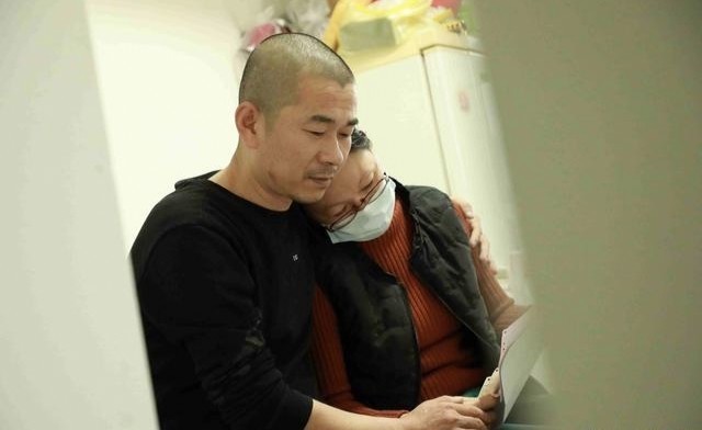 化疗|男孩十几天没吃没喝,深夜偷偷用尿沾湿嘴巴,妈妈听闻哭成泪人