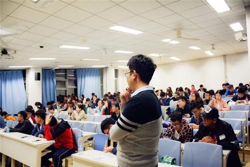 老师特批大学生请假条，不敢耽误学生终身大事，网友：大写的佩服