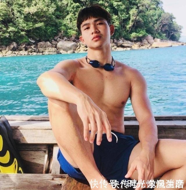 阳光帅气|阳光帅气皮肤白净的肌肉小奶狗,海边游玩拍到帅气的侧颜秒杀一切