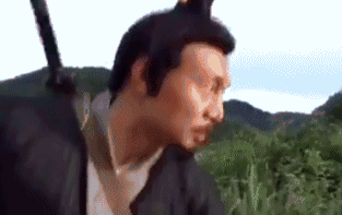 |搞笑GIF:老哥你这么做对得起你后面的兄弟吗?