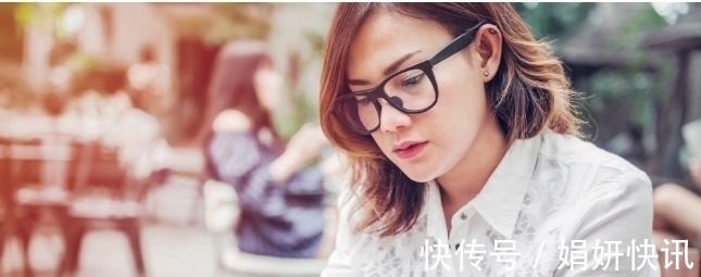 手机|近视了还能玩手机吗?若不注意这4点,眼睛度数可能还会增加