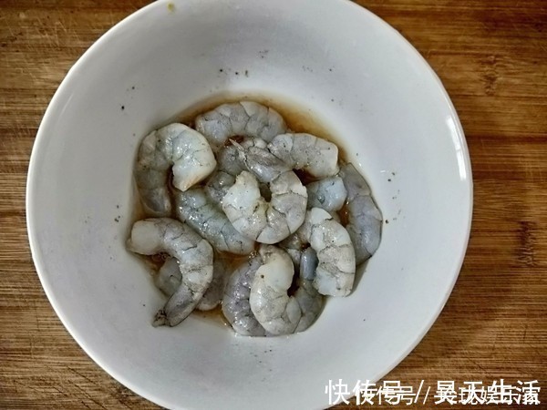 鸡蛋和“它”是绝配,经常吃补钙还不长肉,老人孩子都需要多吃