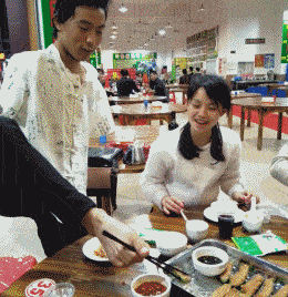 |搞笑动图:妹子,你这是相亲成功了吗?