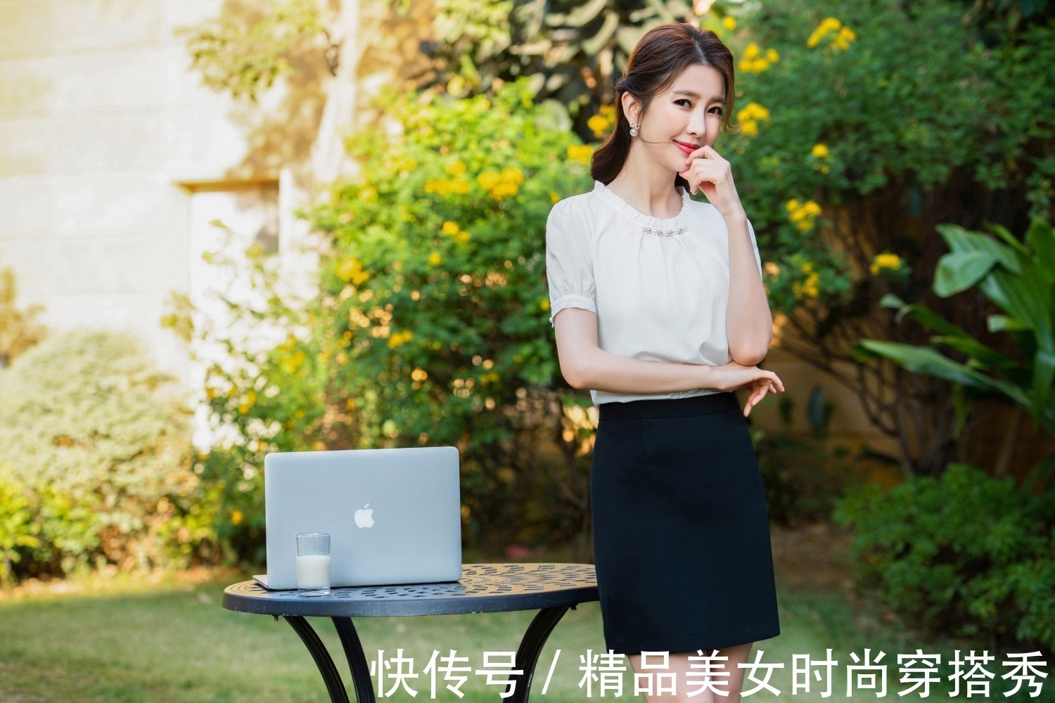 衬衫 白色衬衫搭配黑色短裙,干练柔美,尽显优雅气质