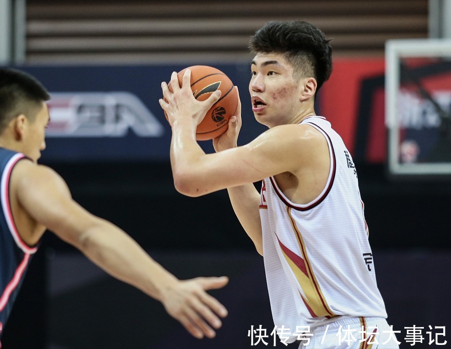 浙江隊|出場5分鐘！浙江00后中鋒被棄用，劉維偉點(diǎn)名批評，必須跟吳前跑