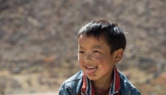 男孩子|男孩出现这2个缺点，父母不需要“严厉管”，说明将来孩子有出息