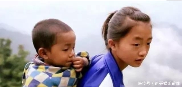 她曾是乡间土丫头,《变形计》后秒变名媛,还认明星当哥