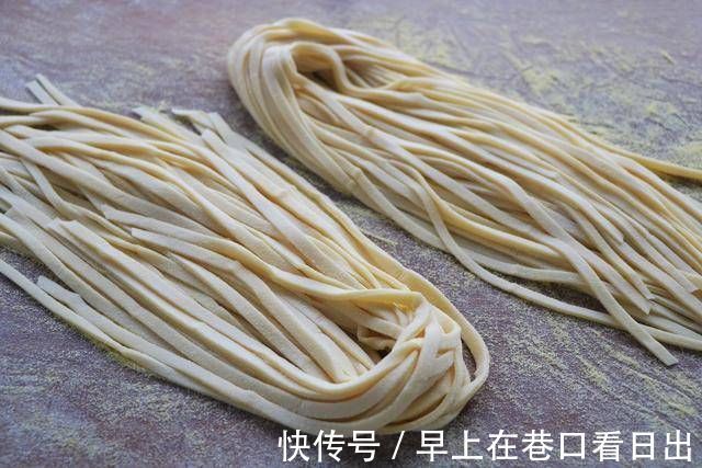 劲道|面条别再买了，教你在家做，劲道好吃，干净卫生，而且做法真简单